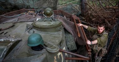 A Ukrainian serviceman climbs down from a self-propelled howitzer as he prepares to fire toward Russian troops, in Donetsk region, Ukraine, May 15, 2025. (Reuters Photo)