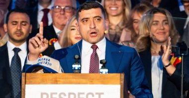 Leader of nationalist sovereign party &#039;Alliance for the Union of Romanians&#039; AUR George Simion speaks to supporters in Bucharest, Romania, May 18, 2025. (AFP Photo)