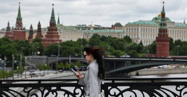 A woman walks along a bridge across the Moskva River near the Kremlin in central Moscow, Russia, May 19, 2025. (Reuters Photo)