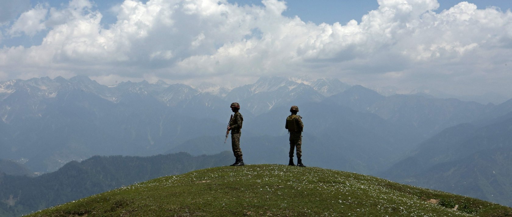 Indian army soldiers stand guard near the Line of Control (LoC) between Pakistan and India, in Poonch sector of India&#039;s Jammu region, May 20, 2025. (AFP Photo)