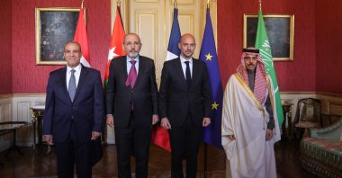 Egypt&#039;s FM Badr Abdelatty, Jordan&#039;s FM Ayman Safadi, France&#039;s FM Jean-Noel Barrot, and Saudi Arabia&#039;s FM Prince Faisal bin Farhan al-Saud, pose for a photo within a meeting at the Quai d&#039;Orsay, France&#039;s Minister of Foreign Affairs, in Paris on May 23, 2025. The head of French diplomacy, Jean-Noel Barrot, meets his counterparts from Saudi Arabia, Jordan and Egypt, May 23, 2025. (AFP Photo)