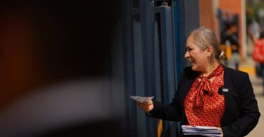 Silvia Delgado, former defense attorney for Sinaloa Cartel boss Joaquin &quot;El Chapo&quot; Guzman in 2016 and current candidate for criminal judge, distributes campaign materials ahead of Mexico&#039;s first judicial elections, Ciudad Juarez, Mexico, May 12, 2025. (Reuters Photo)