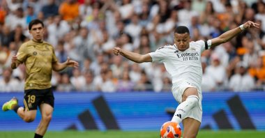 Real Madrid&#039;s Kylian Mbappe attempts to score during the Spanish league football match between Real Madrid CF and Real Sociedad at Santiago Bernabeu Stadium, Madrid, Spain, May 24, 2025. (AFP Photo)