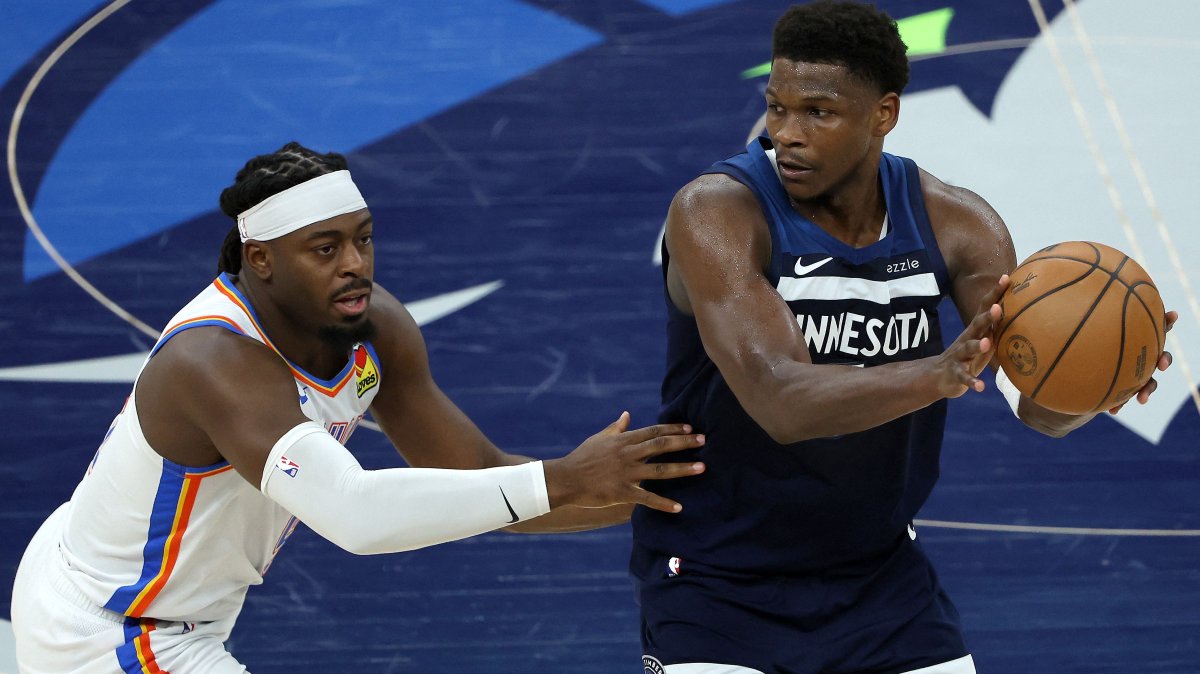 Thunder&#039;s Luguentz Dort defends against Timberwolves&#039; Anthony Edwards during an NBA playoffs game in Minneapolis, Minnesota, U.S., May 24, 2025. (AFP Photo)
