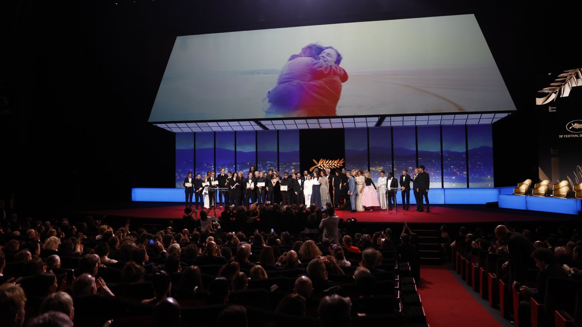 Iranian director Jafar Panahi (C) celebrates with other awardees and jury members on stage after winning the Palme d&#039;Or during the 78th annual Cannes Film Festival, Cannes, France, May 24,  2025. (EPA Photo)