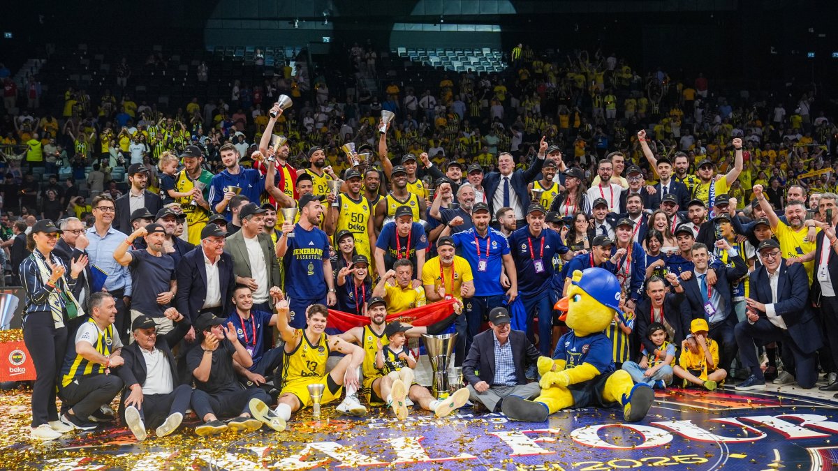 Fenerbahçe Beko players celebrate after beating Monaco to win the Turkish Airlines EuroLeague title, Abu Dhabi, UAE, May 25, 2025. (AA Photo)