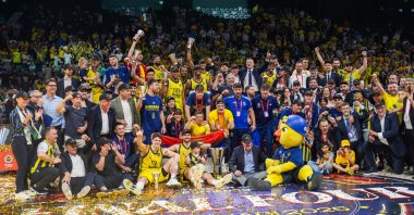Fenerbahçe Beko players celebrate after beating Monaco to win the Turkish Airlines EuroLeague title, Abu Dhabi, UAE, May 25, 2025. (AA Photo)