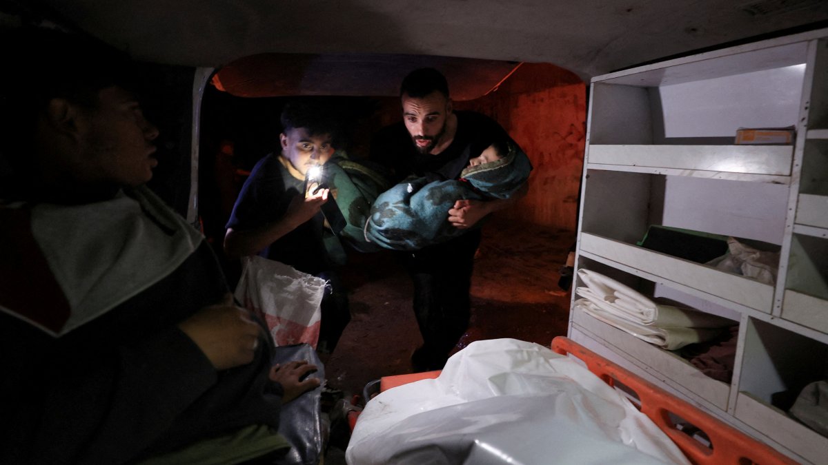Medics carry the body of a Palestinian killed in an Israeli strike at a school sheltering displaced people, in Gaza City, Palestine, May 26, 2025. (Reuters Photo)