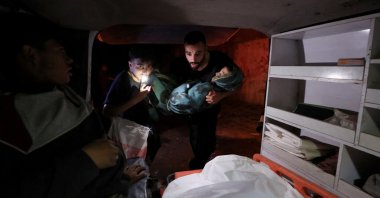 Medics carry the body of a Palestinian killed in an Israeli strike at a school sheltering displaced people, in Gaza City, Palestine, May 26, 2025. (Reuters Photo)
