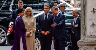 French President Emmanuel Macron (2nd R), his wife Brigitte Macron (2nd L), Vietnam&#039;s General Secretary of the Communist Party To Lam (R) and his wife Ngo Phuong Ly (L) arrive for a lunch at the Temple of Literature, Hanoi, Vietnam, May 26, 2025. (AFP Photo)