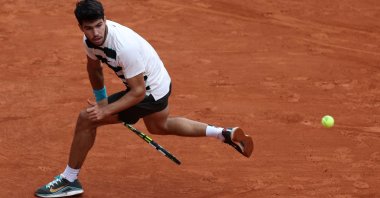 Spain&#039;s Carlos Alcaraz plays a shot against Italy&#039;s Giulio Zeppieri during a Frenc Open men&#039;s singles match in Paris, France, May 26, 2025. (AFP Photo)
