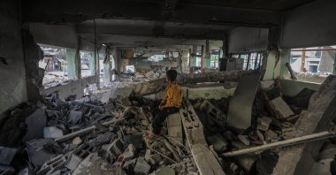 An internally displaced Palestinian boy sits at the destroyed building of Al Jerjawi school following an Israeli airstrike in Al Daraj neighborhood in Gaza City, May 26, 2025. (EPA Photo)
