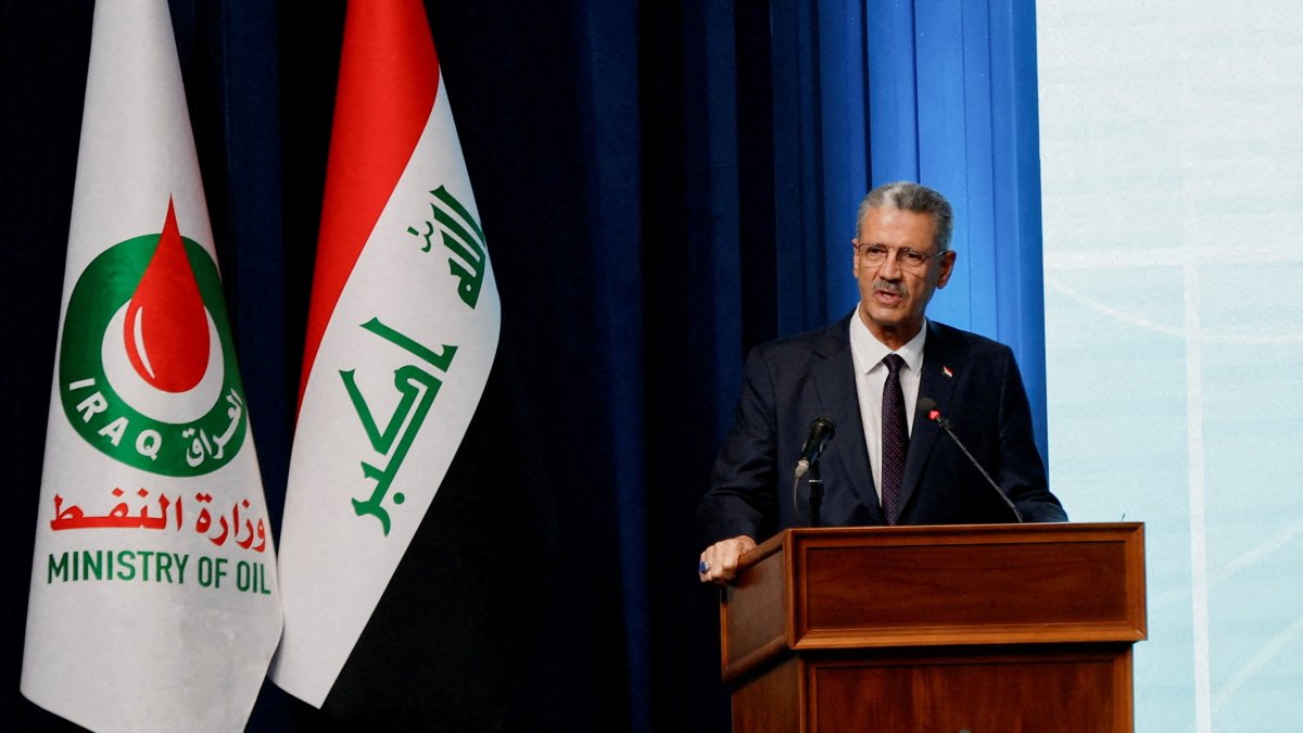 Iraq&#039;s Oil Minister Hayan Abdel-Ghani attends the fifth plus and sixth licensing rounds for 29 oil and gas exploration blocks at the Oil Ministry&#039;s headquarters in Baghdad, Iraq, May 11, 2024. (Reuters Photo)