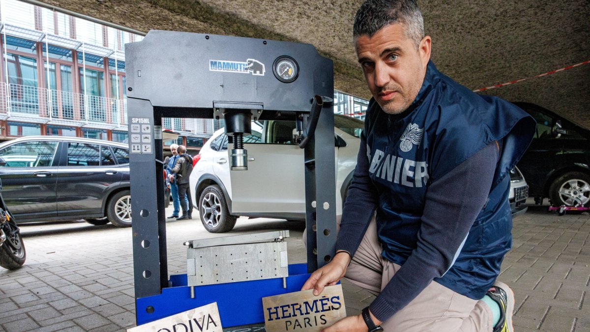 Adriano Arcangeli of the Carabinieri unit Borgo San Lorenzo stands next to a cocaine press with labels reading Godiva and Hermes, referring to the origin of the mafia clan, during a press conference to present the results of a large-scale investigation by the Belgian Federal Judicial Police of Walloon Brabant, in Nivelles, Belgium, May 27, 2025. (EPA Photo)