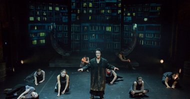 A scene from the play &quot;Medea Material,&quot; performed in Samsun, Türkiye, May 24, 2025. (AA Photo)