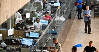 People wait at the central bank in Damascus, Syria, May 21, 2025. (AFP Photo) 