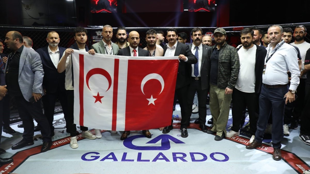 Türkiye MMA Federation President Ali Arık (C) joins a group photo after the Vendetta Fight Night Türkiye, Ankara, Türkiye, May 27, 2025. (IHA Photo) 
