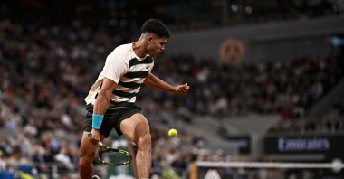 Spain&#039;s Carlos Alcaraz performs a tweener against Hungary&#039;s Fabian Marozsan during their men&#039;s singles match on Day 4 of the French Open tennis tournament on Court Philippe-Chatrier at the Roland-Garros Complex, Paris, France, May 28, 2025. (AFP Photo)