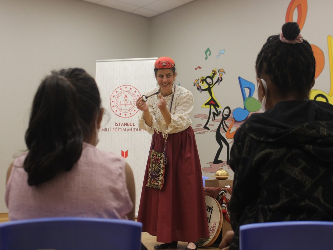 A teacher from the Istanbul Fairy Tale School explains a story to young patients during a Masalhane session, Istanbul, Türkiye, May 22, 2025. (AA Photo)