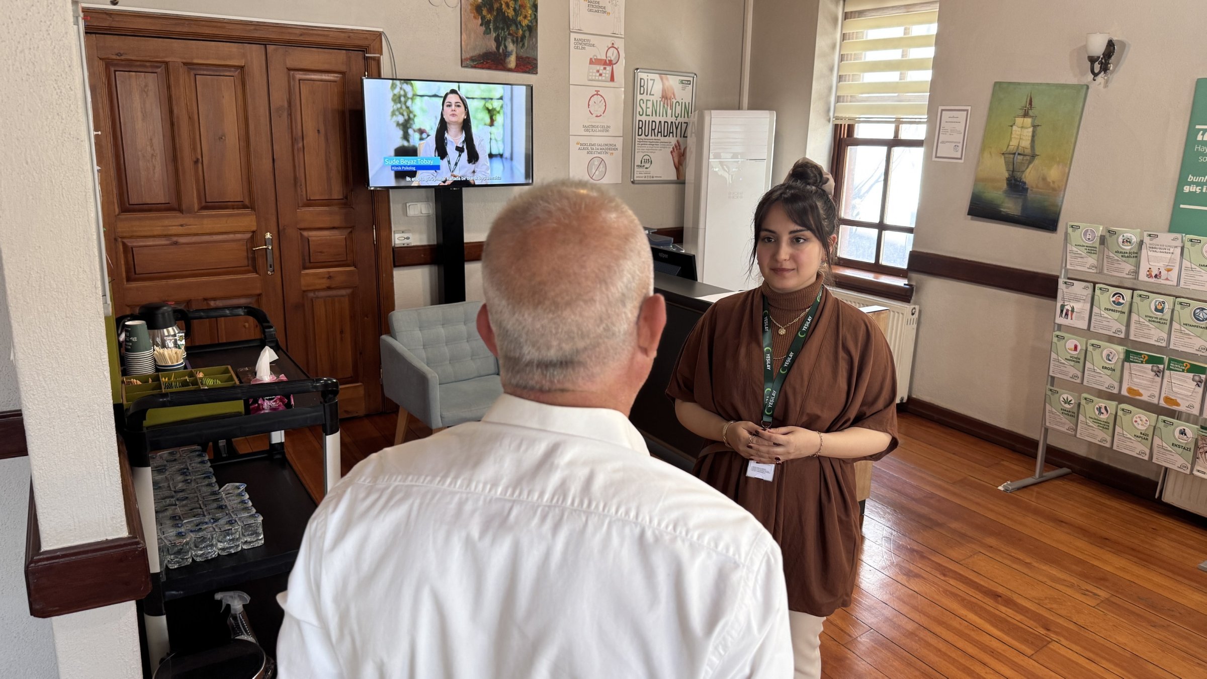 A YEDAM specialist provides counseling support to a former alcohol addict at the Green Crescent Counseling Center, Zonguldak, Türkiye, May 29, 2025. (AA Photo)
