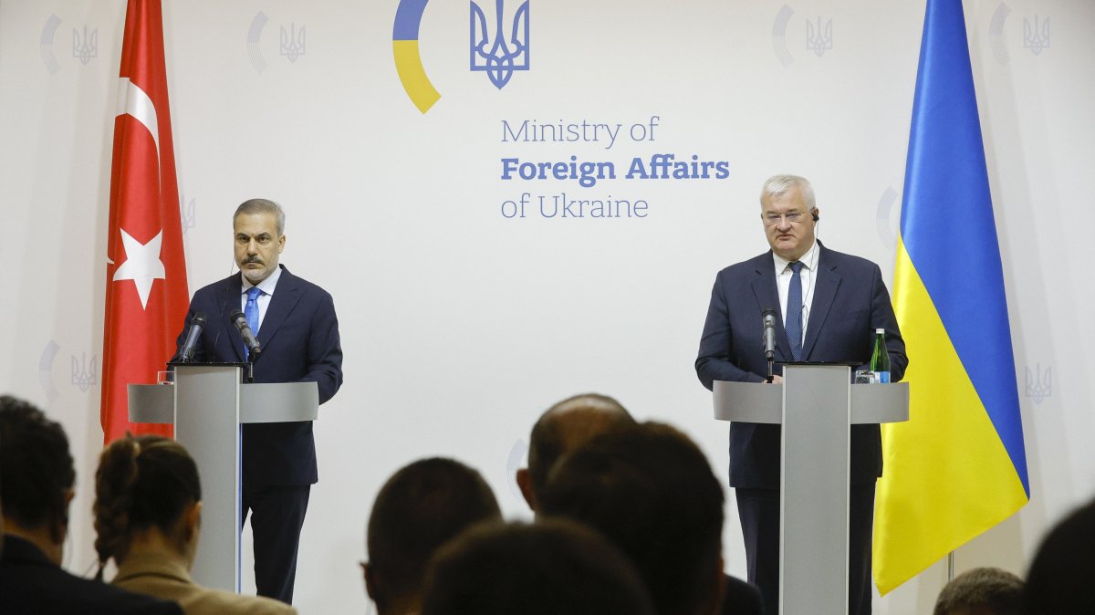 Ukrainian Foreign Minister Andrii Sybiha (R) and Foreign Minister Hakan Fidan attend a joint press conference after their meeting, Kyiv, Ukraine, May 30, 2025. (EPA Photo)