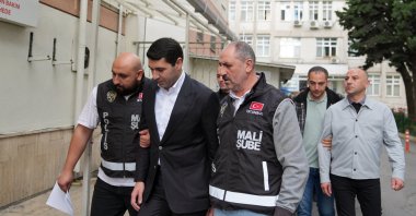 Police bring Avcılar district Mayor Utku Caner Çaykara to Bayrampaşa Hospital for a medical check-up following his detention on corruption charges, Bayrampaşa, Istanbul, Türkiye, May 31, 2025. (AA Photo) 