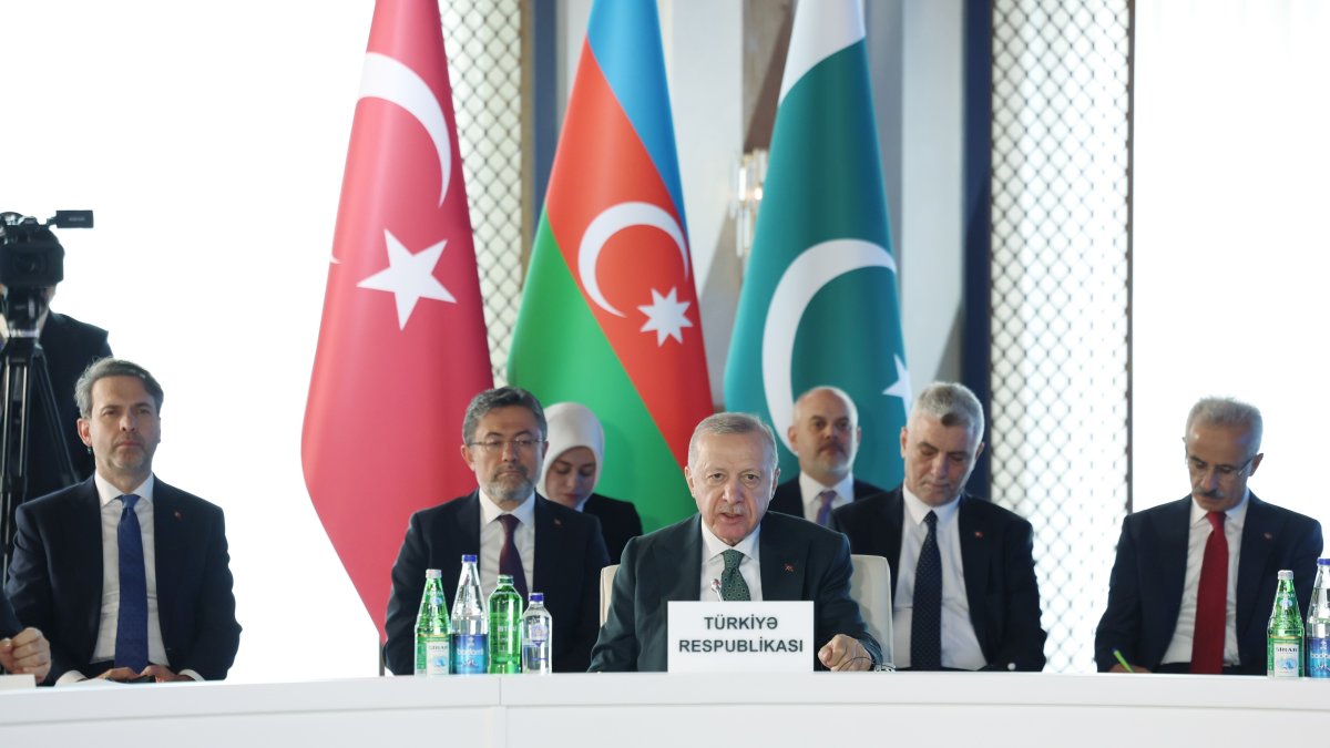 The Turkish, Azerbaijani and Pakistani flags stand behind President Recep Tayyip Erdoğan (C) as he speaks during the summit, Lachin, Azerbaijan, May 28, 2025. (İHA Photo)