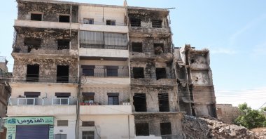 Vehicles are parked near a damaged building in Aleppo, Syria, May 14, 2025. (Reuters Photo)