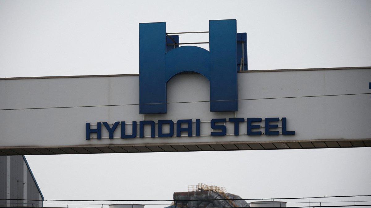 The logo of Hyundai Steel is pictured at its plant, Incheon, South Korea, April 16, 2025. (Reuters Photo)
