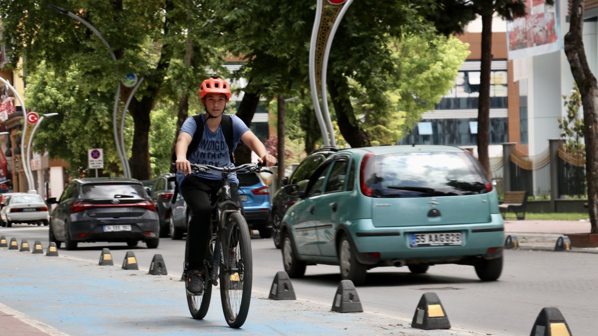 A man rides a bicycle in Ayçiçeği Bicycle Valley, part of the 195-kilometer bike path network, Sakarya, Türkiye, June 1, 2025. (AA Photo)
