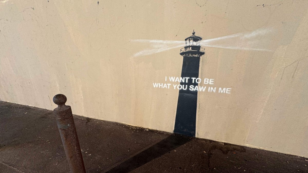 A newly released artwork by street artist Banksy on the facade of a building in Marseille, southeastern France, May 30, 2025. (AFP Photo)