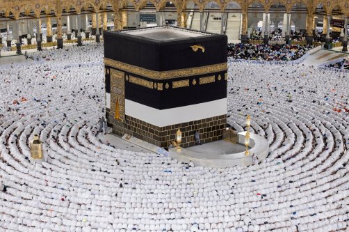 Muslims perform morning prayers in the Grand Mosque during the annual Hajj pilgrimage in the holy city of Mecca, Saudi Arabia, June 2, 2025. (Reuters Photo)