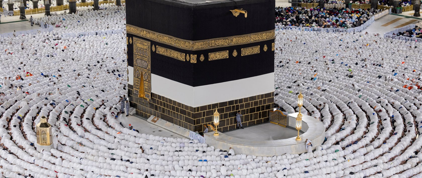 Muslims perform morning prayers in the Grand Mosque during the annual Hajj pilgrimage in the holy city of Mecca, Saudi Arabia, June 2, 2025. (Reuters Photo)