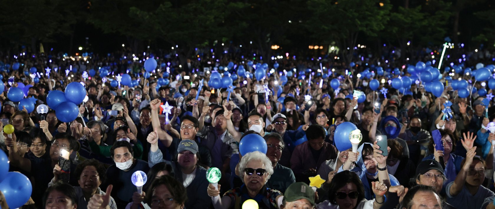 Supporters of the Democratic Party presidential candidate, Lee Jae-myung (not pictured), attend his final campaign rally for the South Korean presidential election in Seoul, South Korea, June 2, 2025. (EPA Photo)