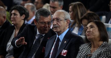 Republican People's Party (CHP) Manisa deputy Özgür Özel (L) and CHP Chairperson Kemal Kılıçdaroğlu (C), who competed for the party leadership, speak at a party congress, Ankara, Türkiye, Nov. 4, 2023. (Getty Images Photo)