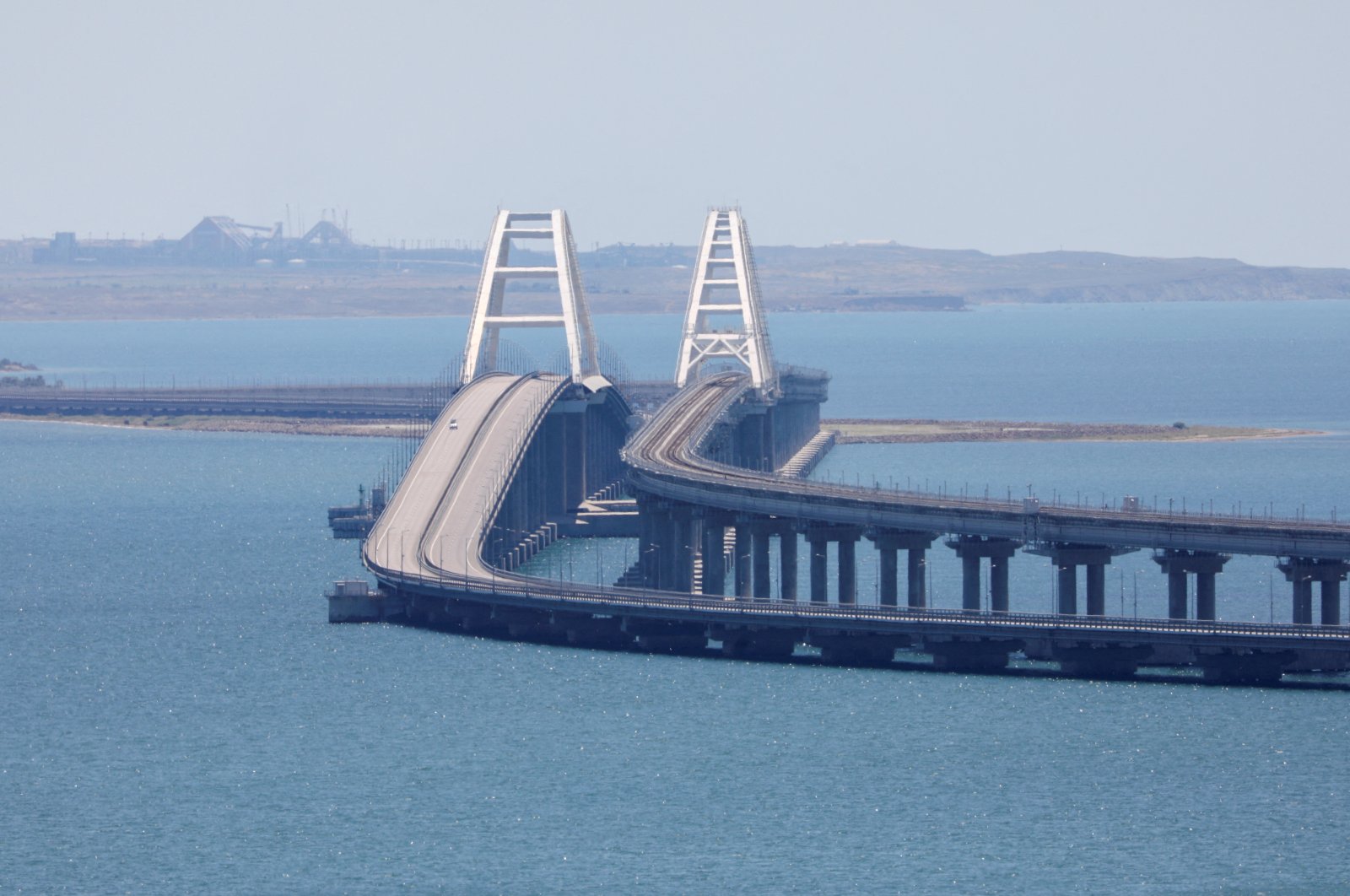 Ukraine hits Crimea bridge amid stalled peace talks, seeks US support