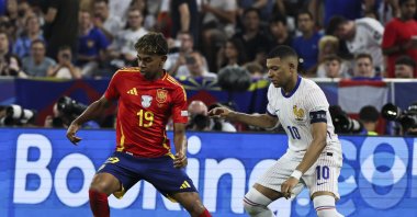 Spain&#039;s Lamine Yamal (L) in possession as he is pressured by France&#039;s Kylian Mbappe during the UEFA EURO 2024 semifinal match at Munich Football Arena, Munich, Germany, July 9, 2024. (Getty Images Photo)
