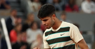 Spain&#039;s Carlos Alcaraz reacts to a point against the U.S.&#039; Tommy Paul during their quarterfinal men&#039;s singles match on Day 10 of the French Open tennis tournament on Court Philippe-Chatrier at the Roland-Garros Complex, Paris, France, June 3, 2025. (AFP Photo)