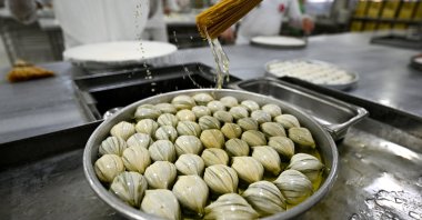 Antep baklava masters work intensively to meet increased orders ahead of Eid al-Adha, Gaziantep, Türkiye, May 28, 2025. (AA Photo) 