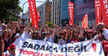 Municipal workers gather with banners and flags during a strike demanding improved contract terms and wage clarity, Izmir, Türkiye, June 3, 2025. (AA Photo)