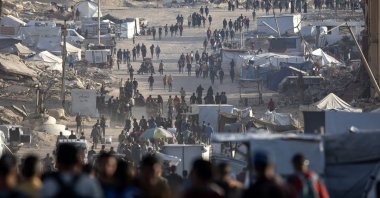 A general view over rows of tents housing internally displaced Palestinians along the waterfront in Gaza, June 2, 2025. (EPA Photo)