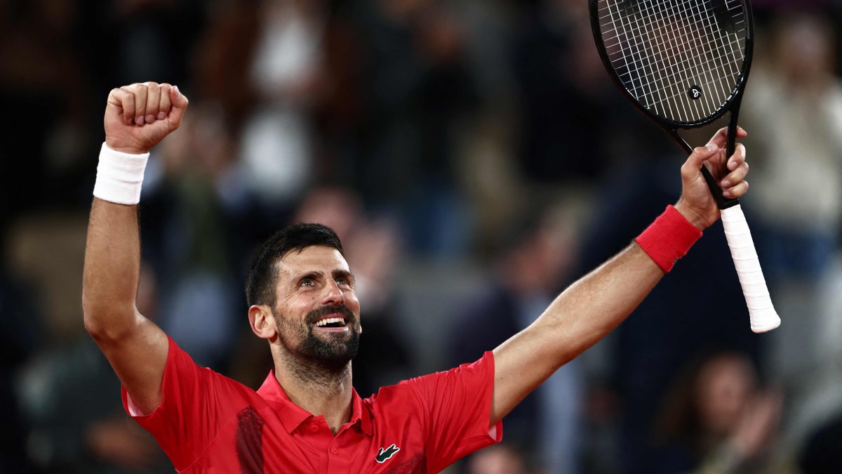 Djokovic drops French semis hammer with drop shots against Zverev
