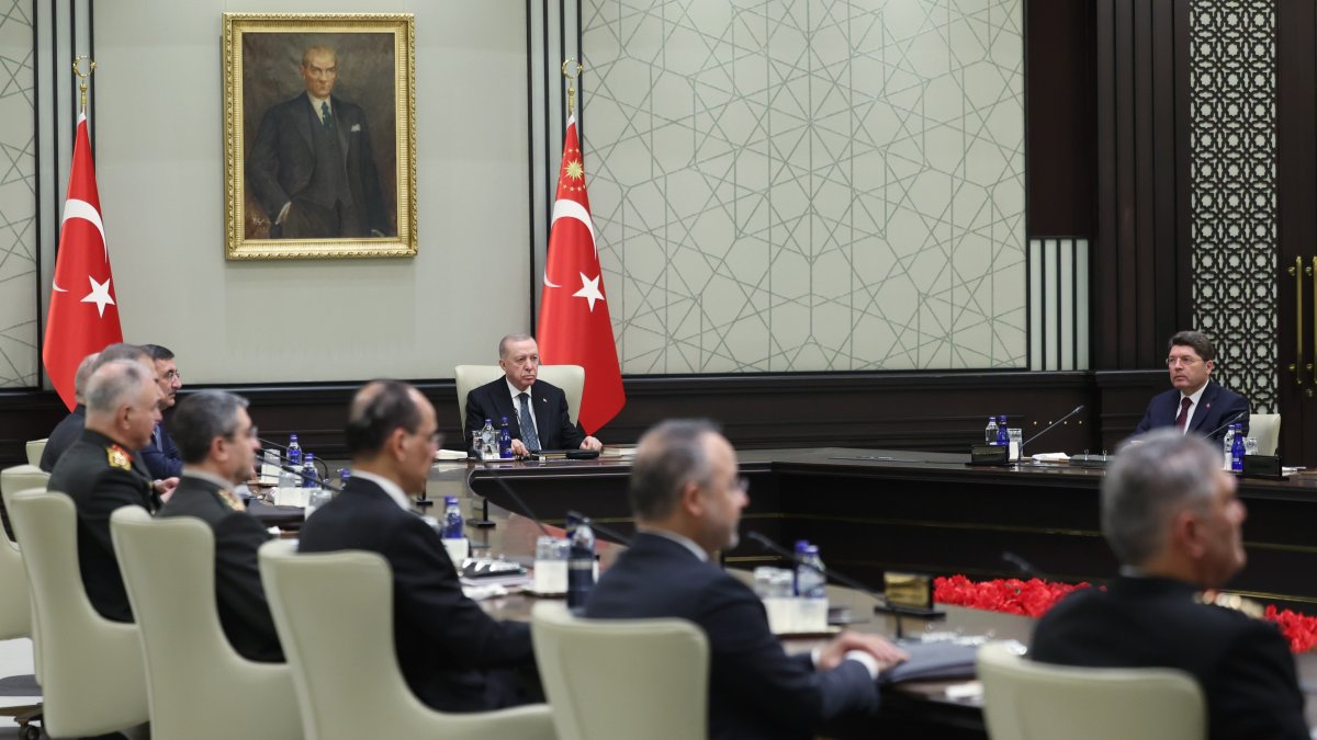 President Recep Tayyip Erdoğan and high-level officials are seen during the security council meeting, Ankara, Türkiye, May 22, 2025 (IHA Photo)