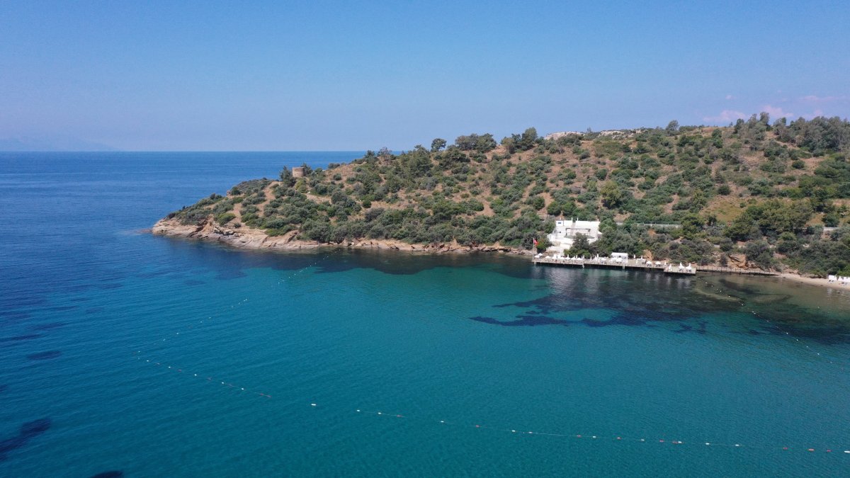 Warm and sunny skies prevail across the country during the Eid al-Adha holiday, with temperatures rising above seasonal averages, Izmir, Türkiye, June 3, 2025. (AA Photo)
