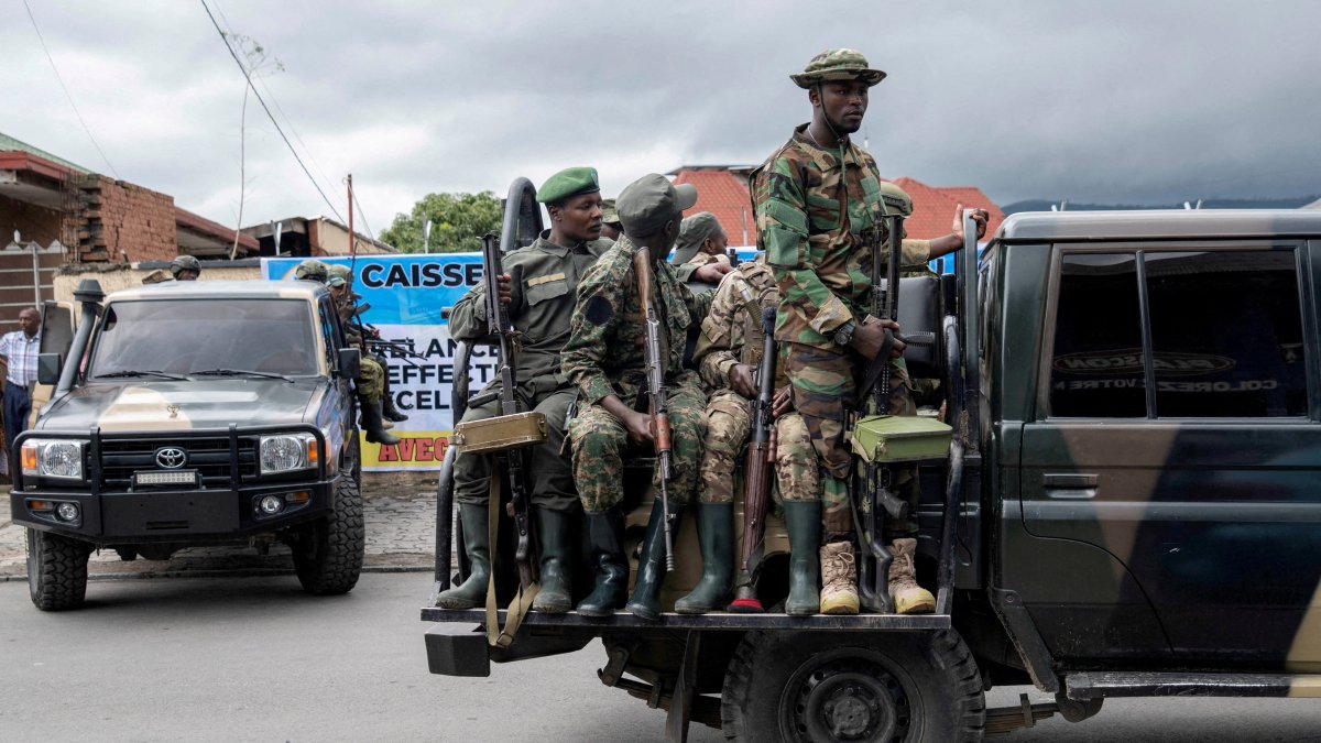 Members of the M23 rebel group mount their vehicles after the opening ceremony of Caisse Generale d&#039;epargne du Congo in Goma, North Kivu province in the East of the Democratic Republic of Congo, April 7, 2025. (Reuters File Photo)