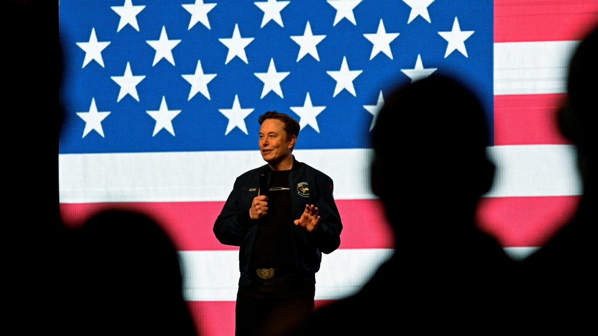 FILE PHOTO: U.S. President Donald Trump's adviser Elon Musk holds a rally in support of a conservative state Supreme Court candidate of an April 1 election in Green Bay, Wisconsin, U.S. March 30, 2025.  REUTERS/Vincent Alban/File Photo
