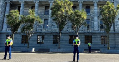 Police stand guard near New Zealand Parliament in Wellington, New Zealand, Aug. 23, 2022. (Reuters Photo)