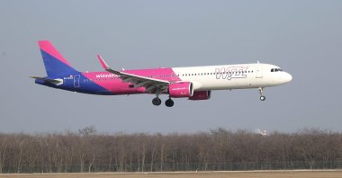 A Wizz Air aircraft lands at the Ferenc Liszt International Airport in Budapest, Hungary, Feb. 11, 2025. (Reuters Photo)
