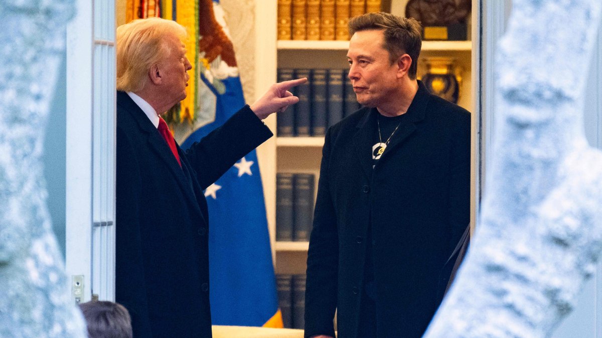 U.S. President Donald Trump and Elon Musk (R) speak before departing the White House on his way to his South Florida home in Mar-a-Lago in Florida, U.S., March 14, 2025. (AFP Photo)