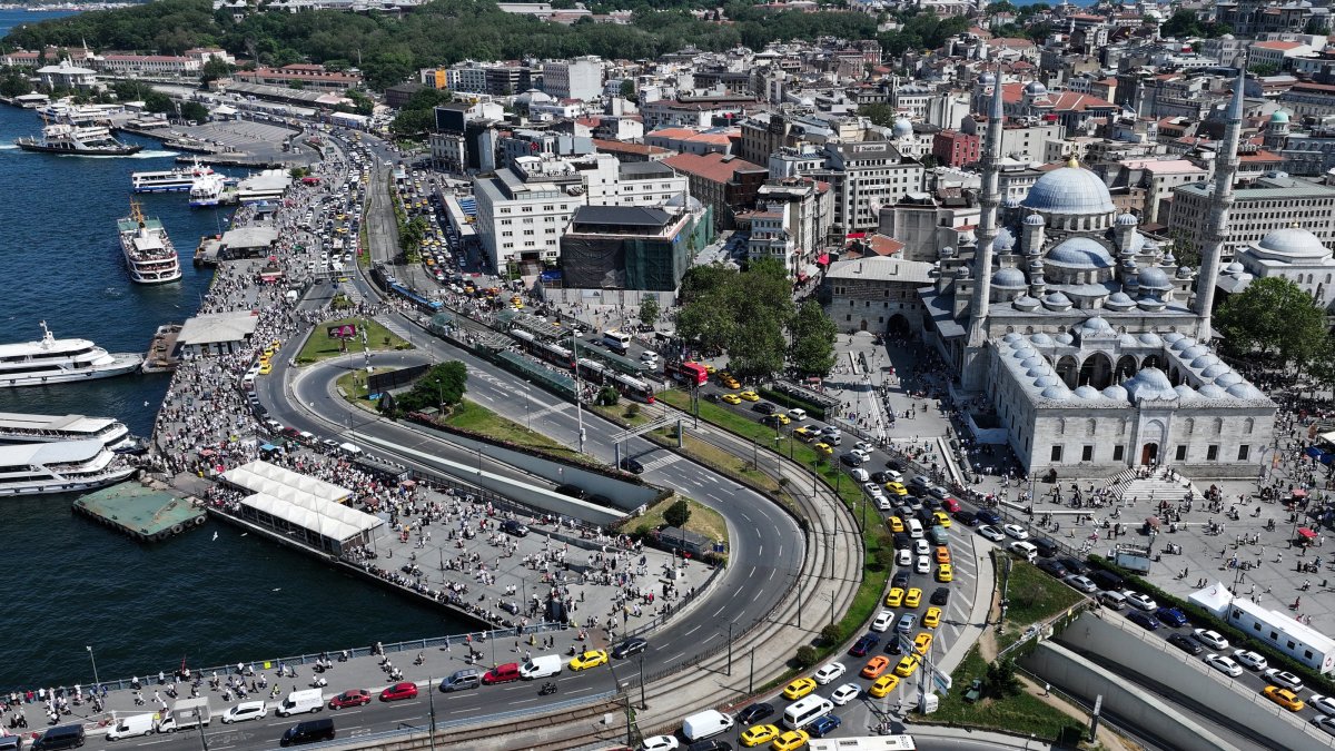 An aerial view of busy highways with heavy traffic congestion, Istanbul, Türkiye, June 7, 2025. (AA Photo)
